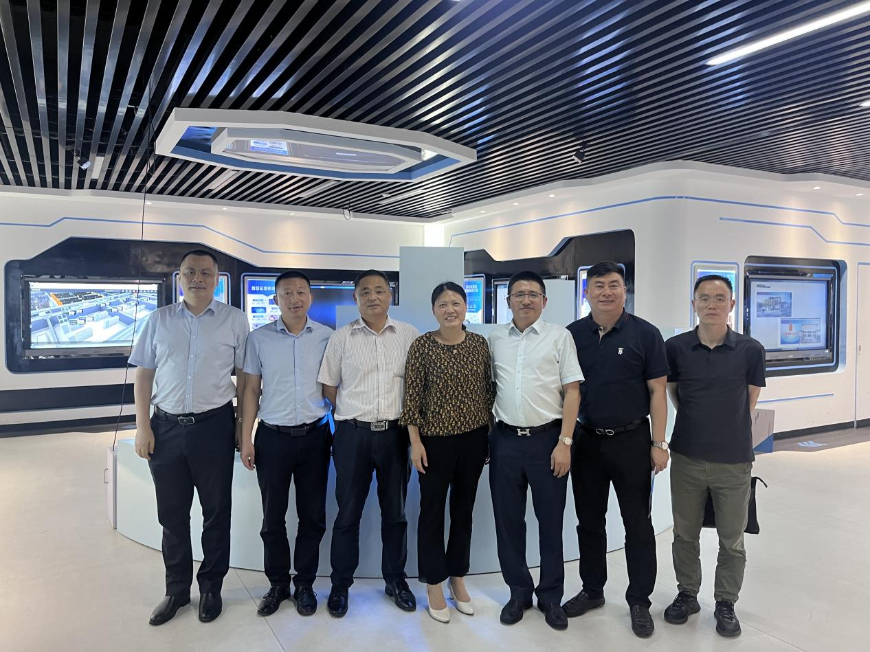 ̬һӭߺbί쵼һݰ˾߷õ